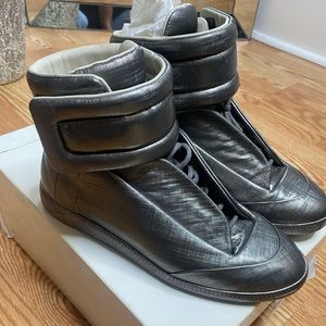 Masion Martin Margiela sneakers silver color and size 41 size 8 us